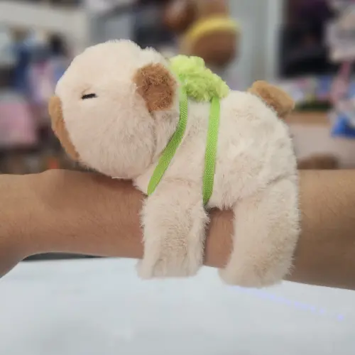 Capybara pulsera que mueve la cola's photo #3